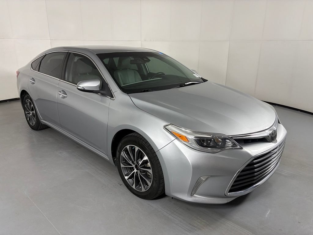 Used 2018 Toyota Avalon XLE w/ All Weather Liner Package FWD image 2
