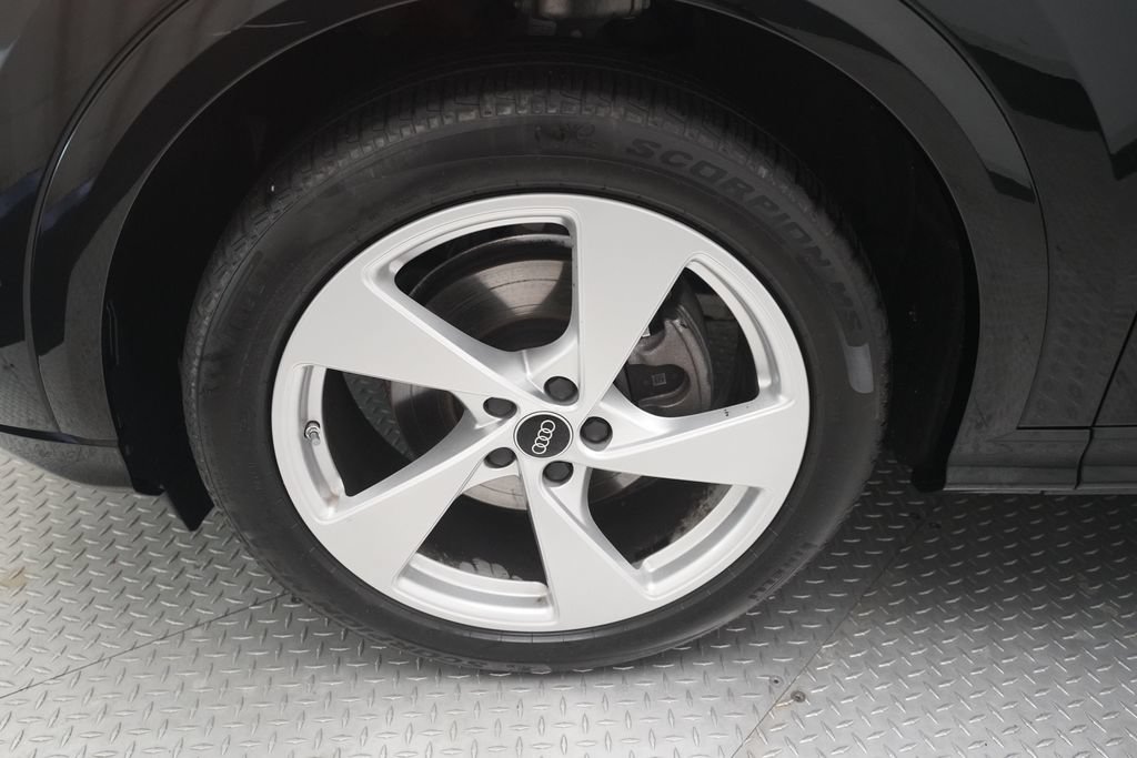 Certified 2025 Audi Q5 Prestige AWD/4WD image 27