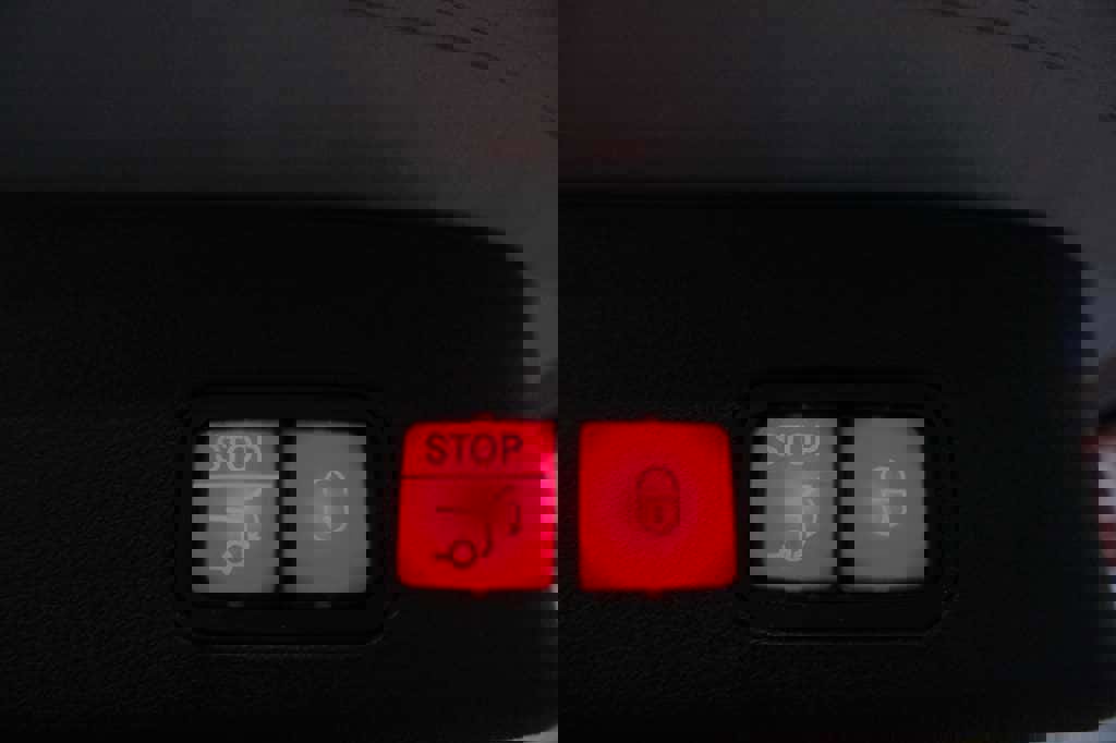 Used 2018 Mercedes-Benz GLS 550 4MATIC w/ Driver Assistance Package image 11