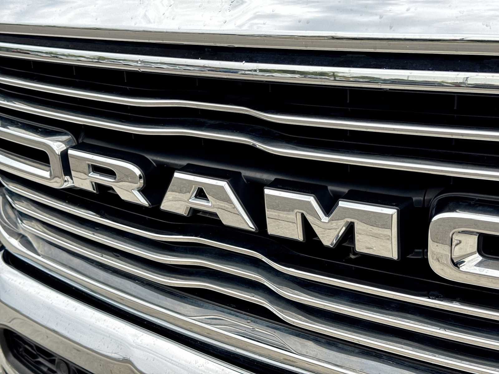 Used 2019 RAM 1500 Laramie AWD/4WD image 11