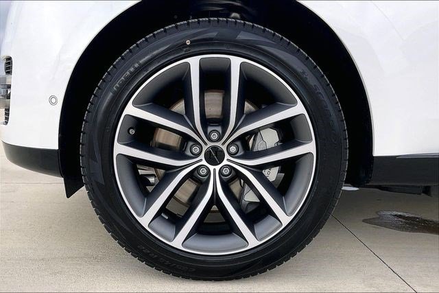 New 2026 Land Rover Range Rover SE image 15