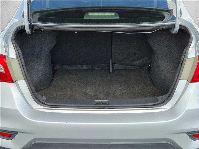Used 2016 Nissan Sentra SV FWD image 6