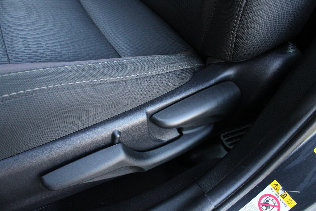Used 2018 Toyota Corolla LE FWD image 5