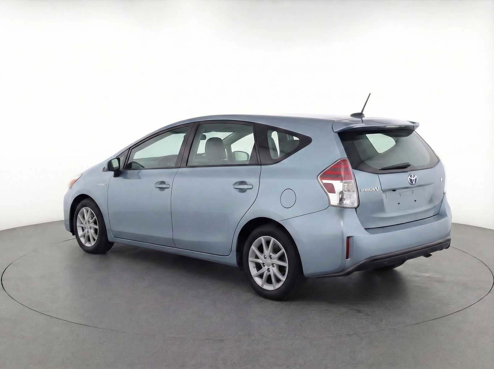 Used 2015 Toyota Prius V Three image 4