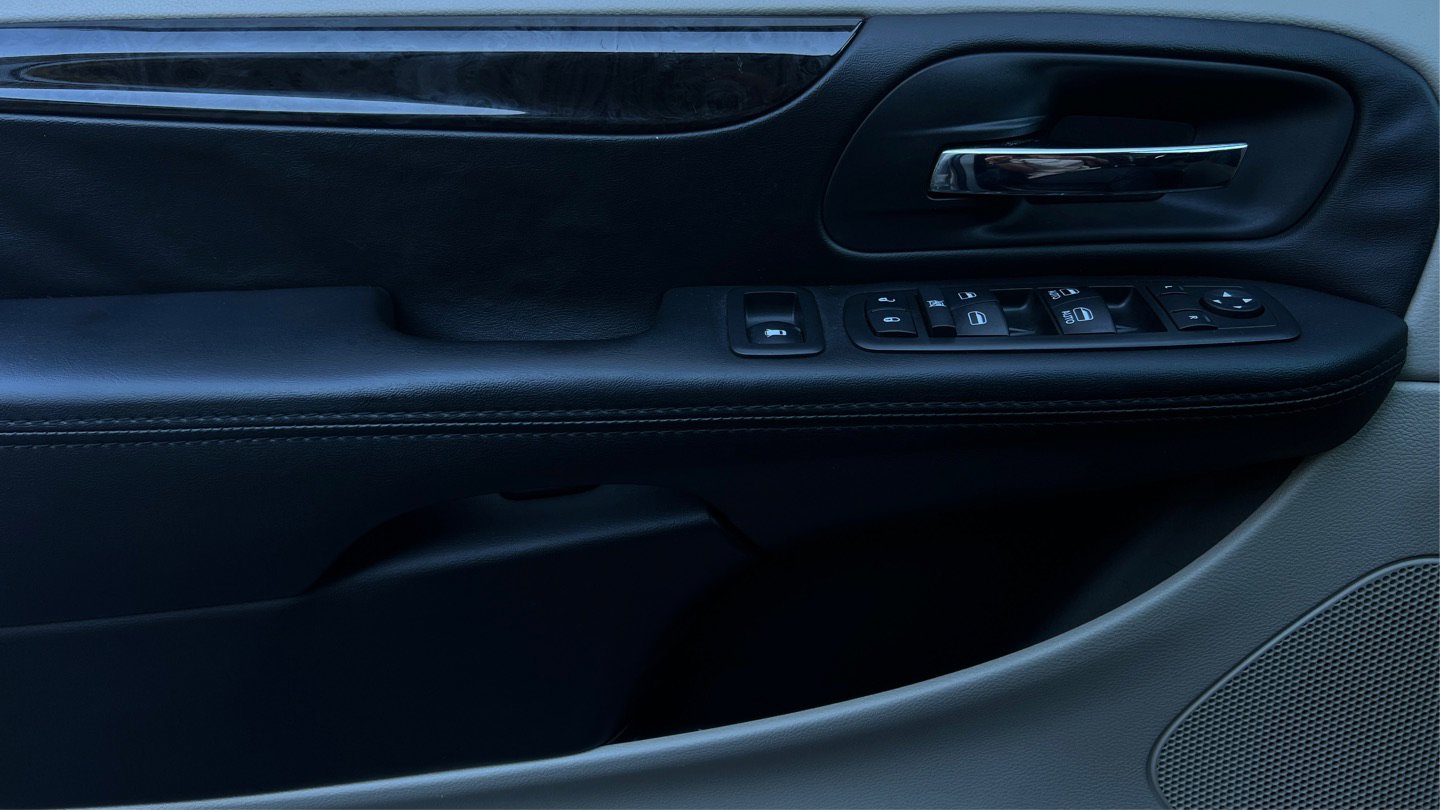 Used 2019 Dodge Grand Caravan SE w/ UConnect Hands-Free Group FWD image 17