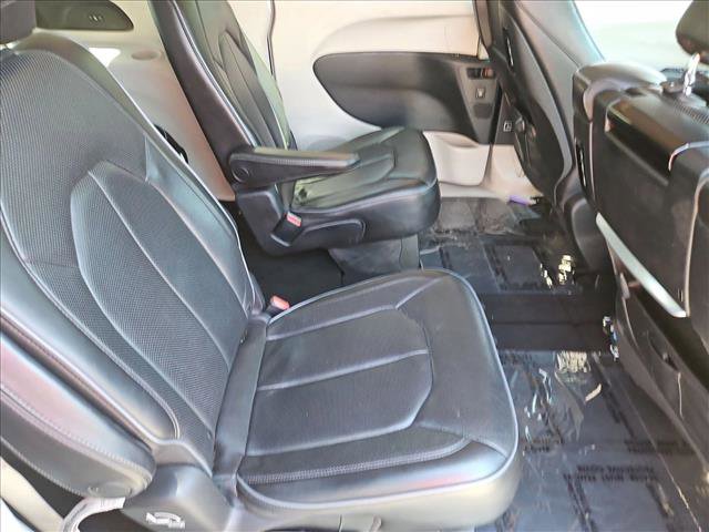 Used 2018 Chrysler Pacifica Limited FWD image 29