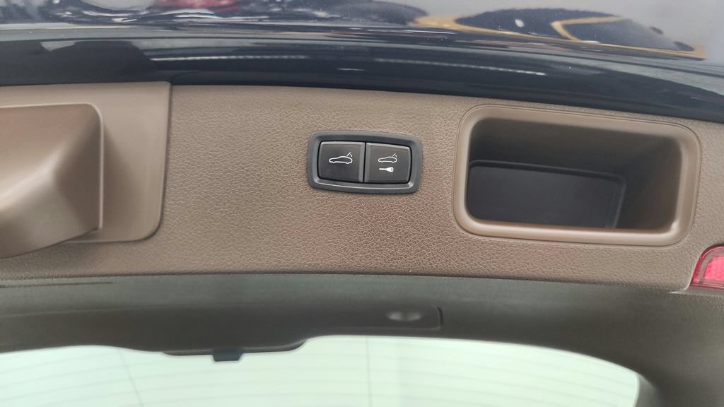 Used 2017 Porsche Macan Turbo AWD/4WD image 45