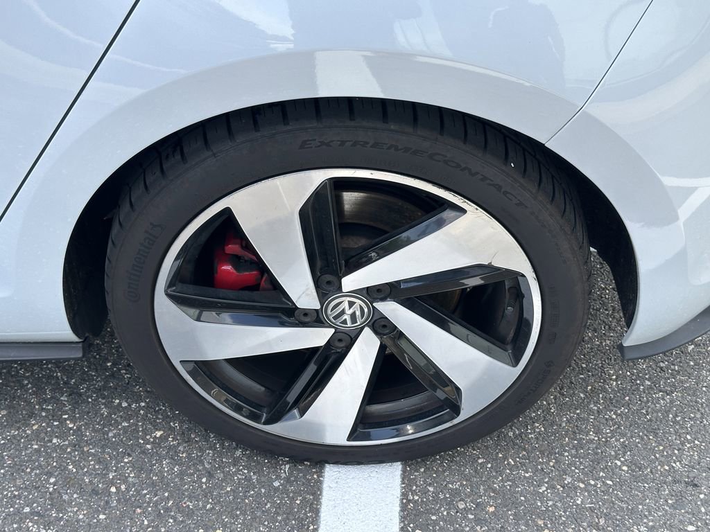Used 2018 Volkswagen GTI SE FWD image 12
