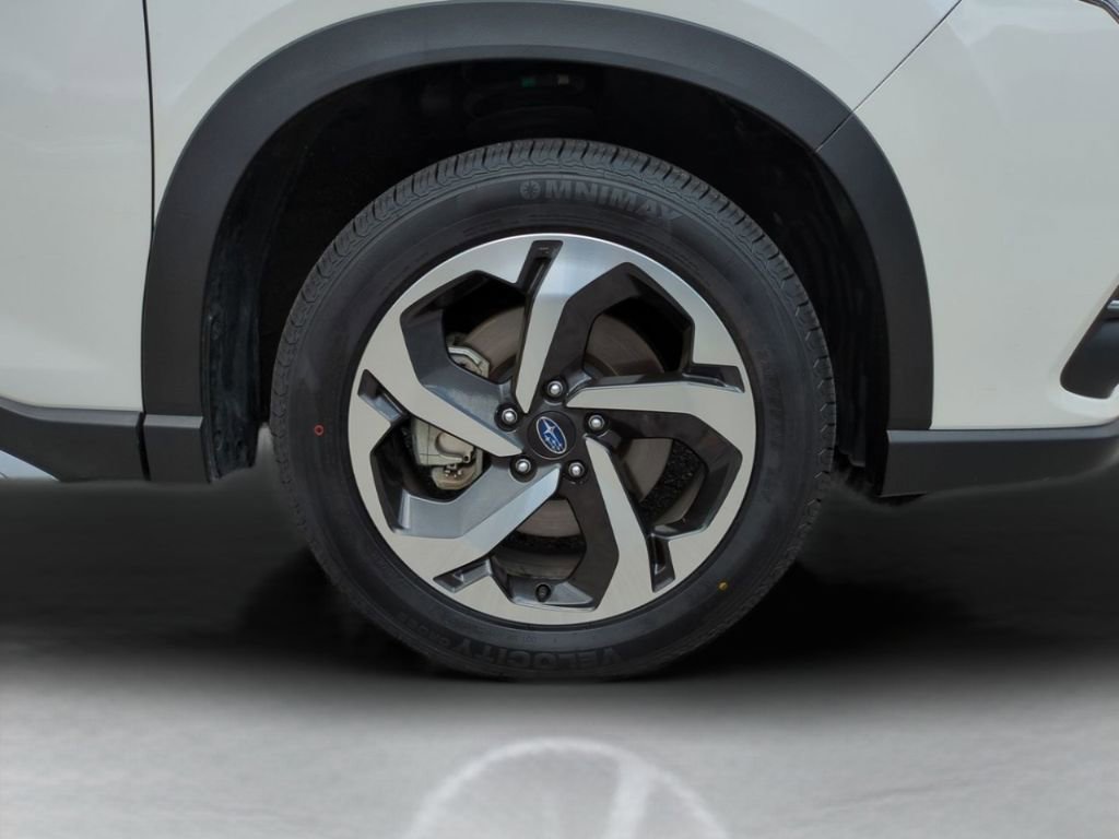 Used 2022 Subaru Forester Touring image 3