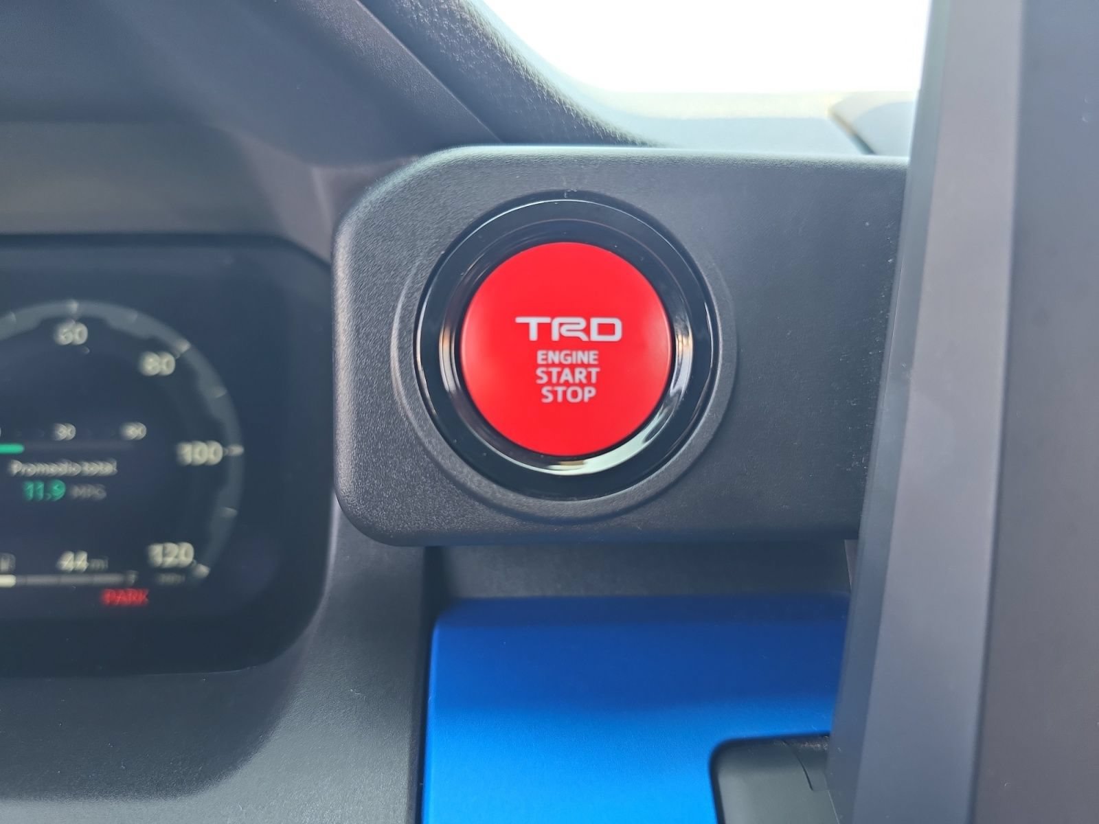 Certified 2025 Toyota Tacoma TRD Off-Road AWD/4WD image 19
