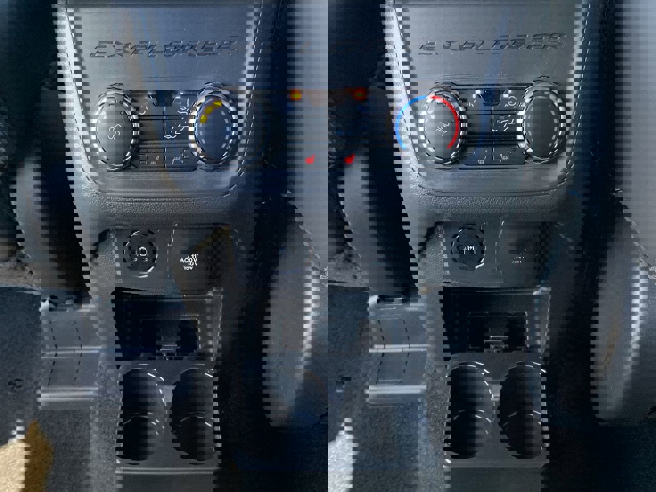 Used 2025 Ford Explorer ST-Line w/ Premium Package image 24