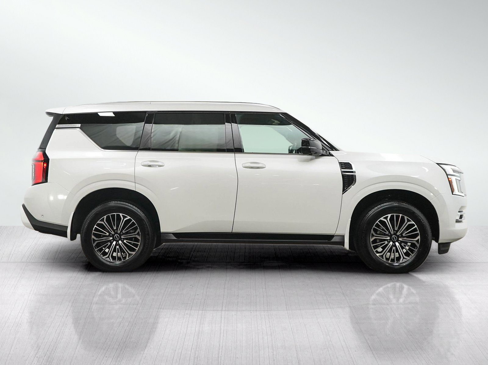 Used 2025 Nissan Armada SL w/ Captain's Chari Seat Package AWD/4WD image 6