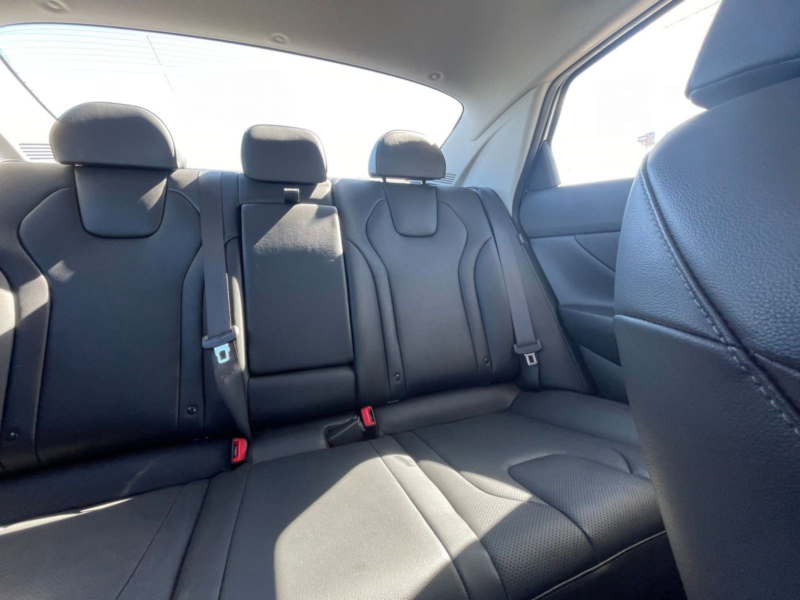 Used 2025 Hyundai Elantra Limited FWD image 40