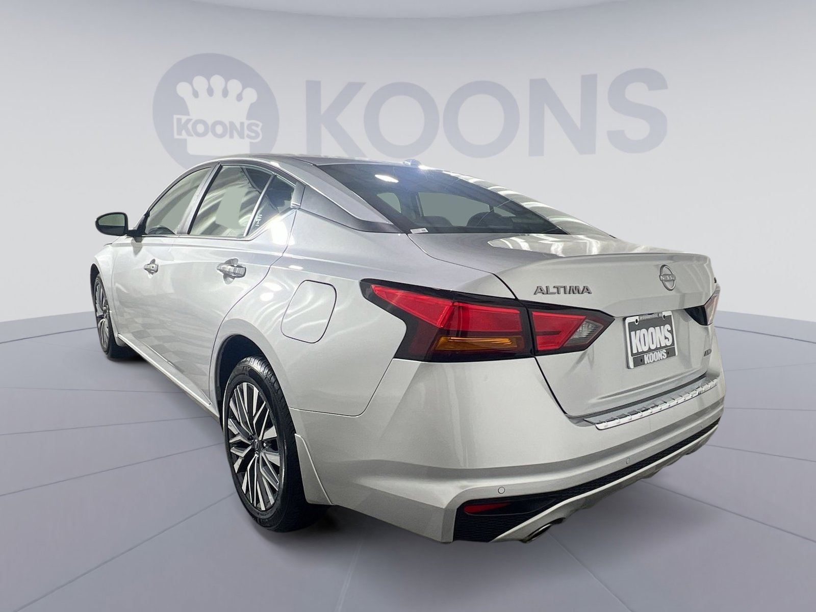 Used 2023 Nissan Altima 2.5 SV w/ SV Premium Package image 4