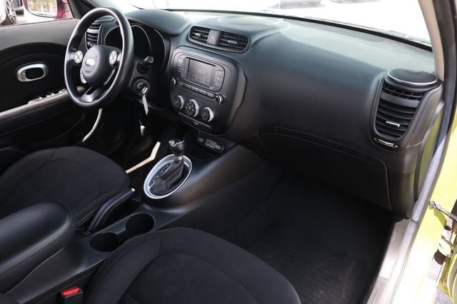 Used 2017 Kia Soul FWD image 19