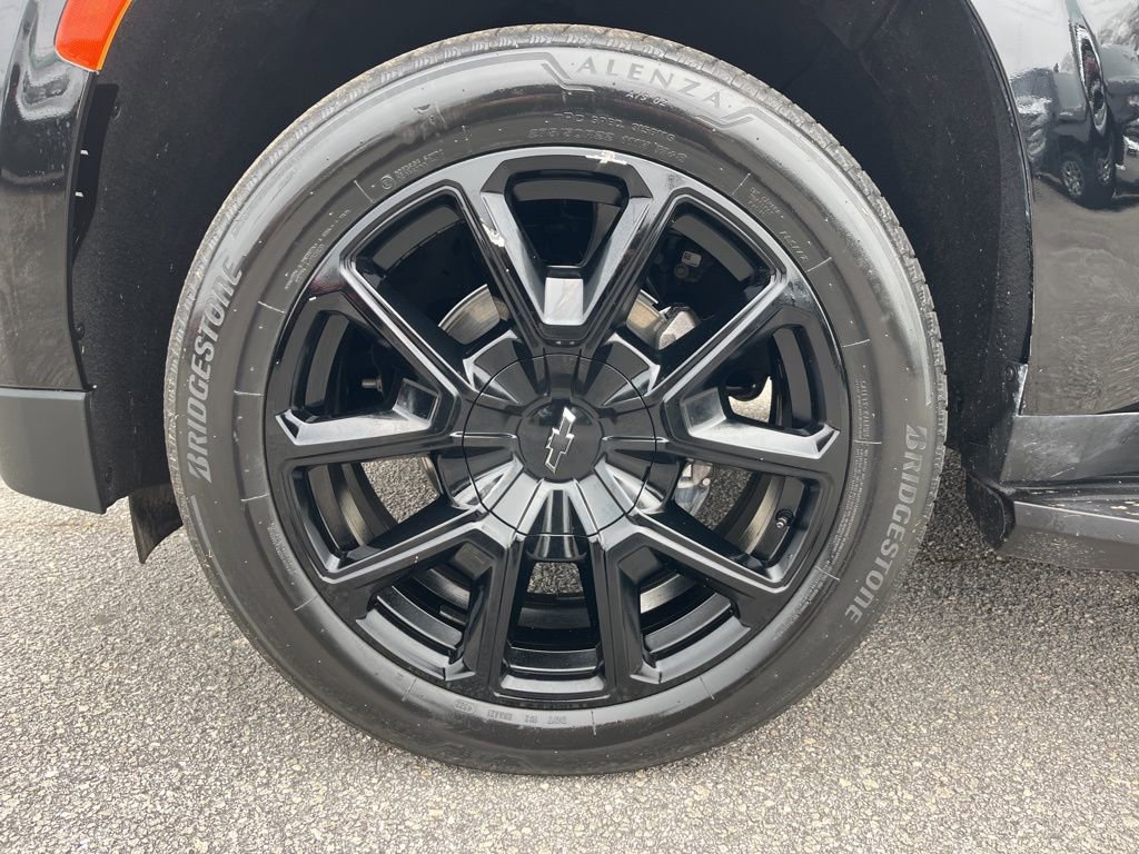 Used 2023 Chevrolet Suburban RST w/ Sport Performance Package image 9