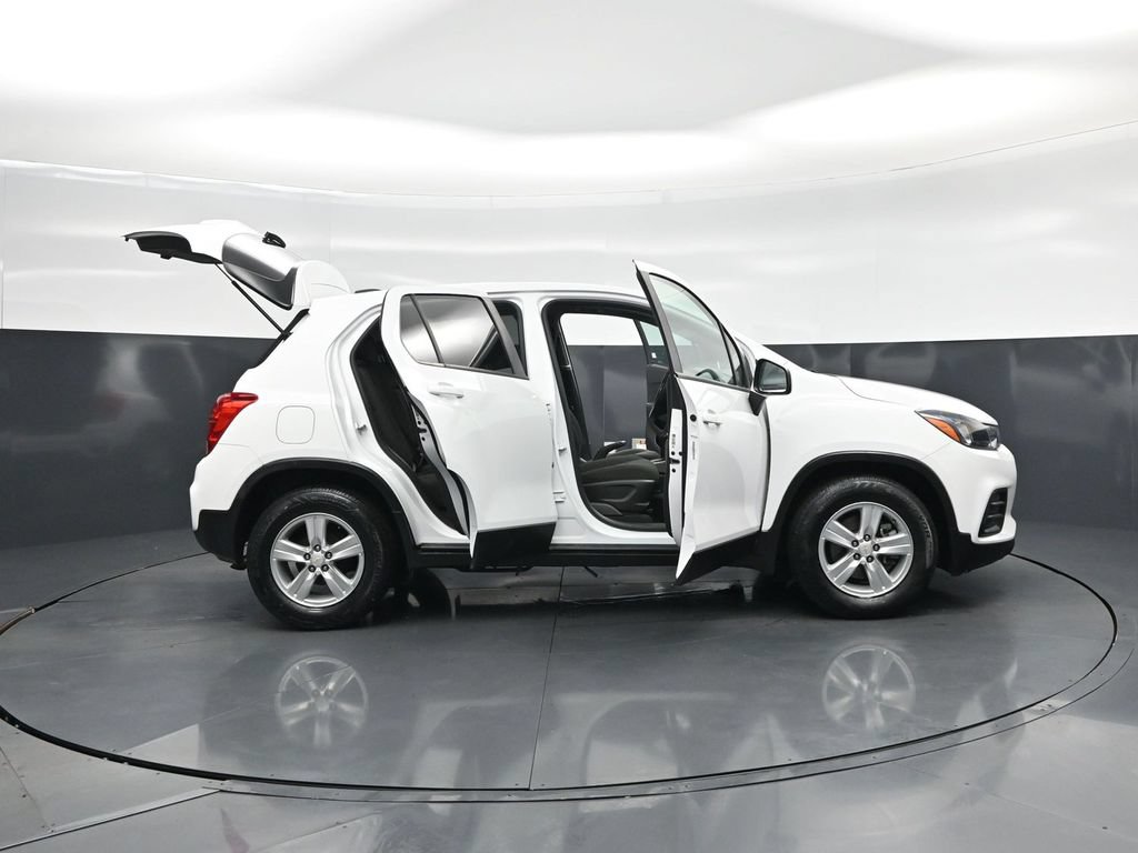 Used 2021 Chevrolet Trax LS w/ Tint and Cruise Package FWD image 5