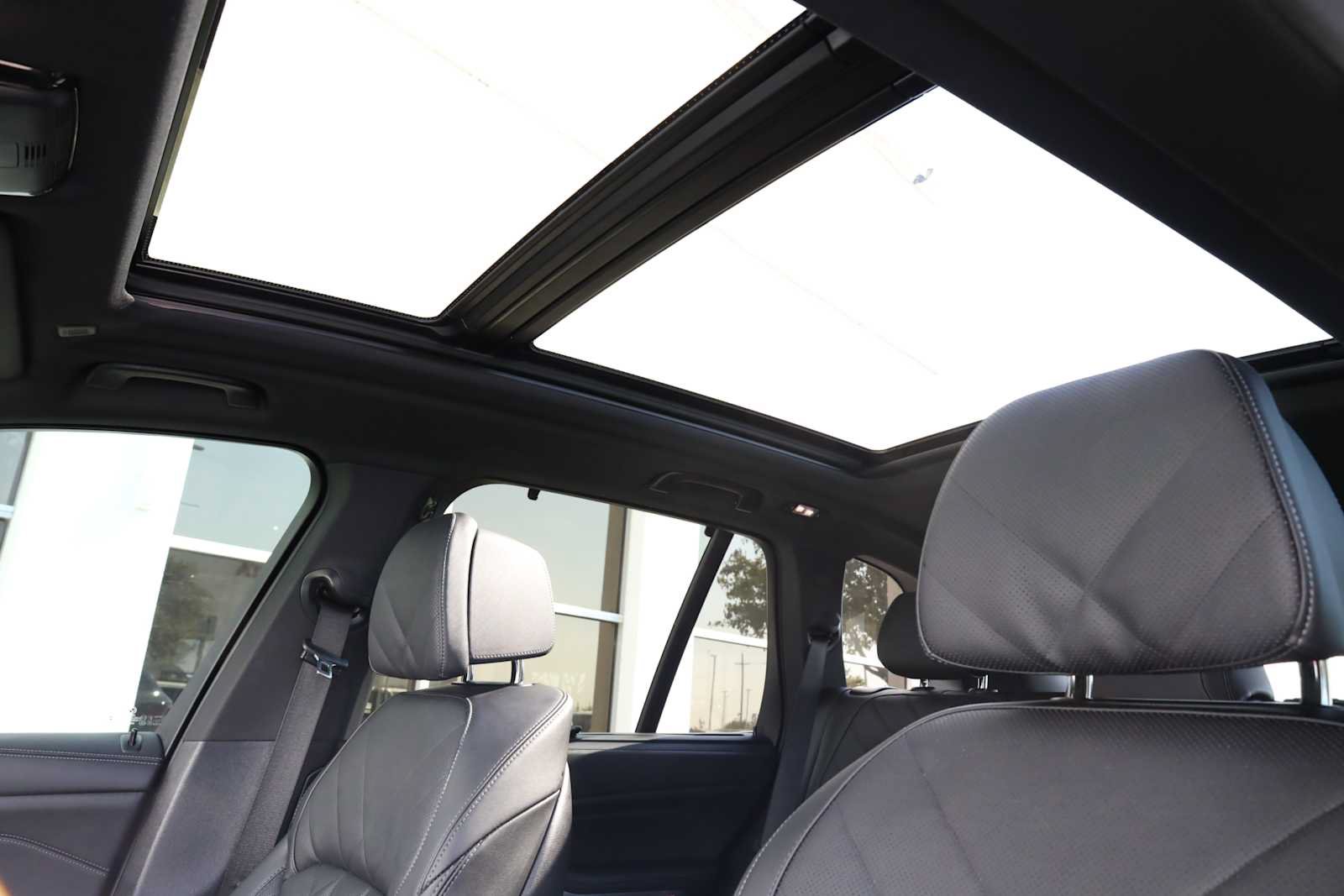 Used 2026 BMW X5 M60i AWD/4WD image 5