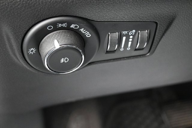 Used 2025 Jeep Compass Trailhawk AWD/4WD image 25
