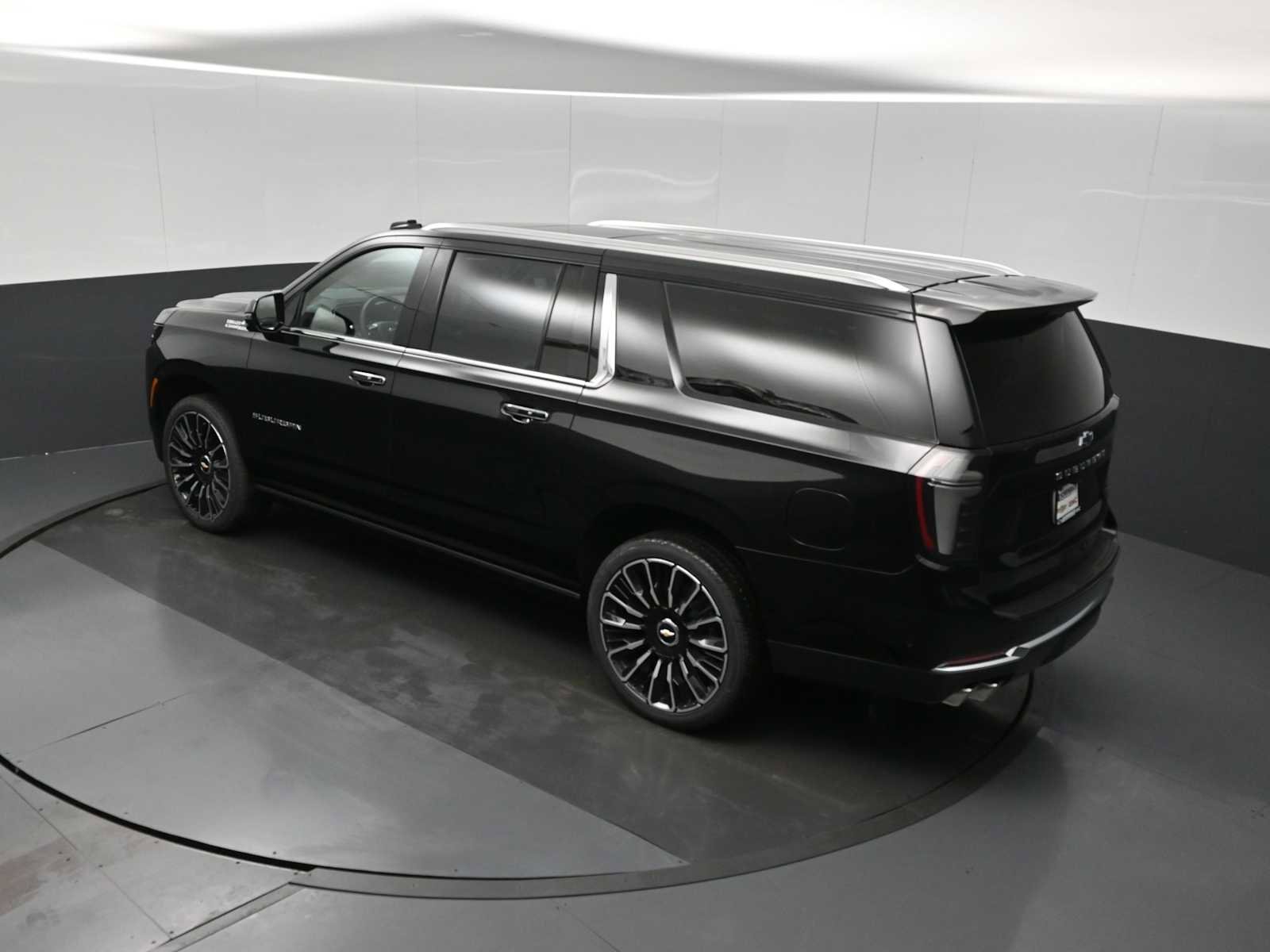 New 2026 Chevrolet Suburban High Country image 14