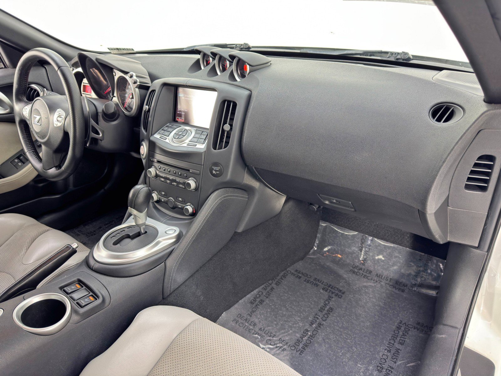 Used 2011 Nissan 370Z Touring image 13