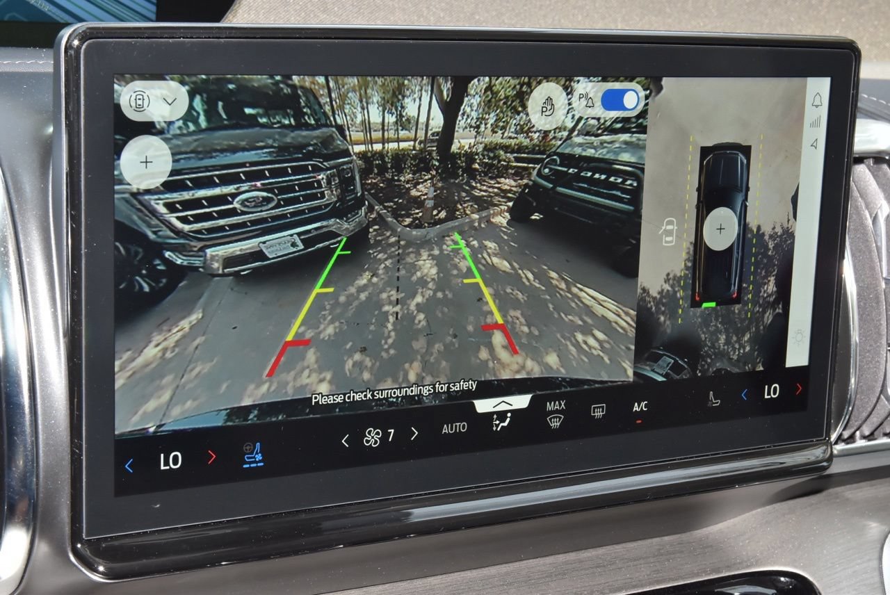 Certified 2025 Ford Expedition Max Platinum w/ Driver's Package AWD/4WD image 29