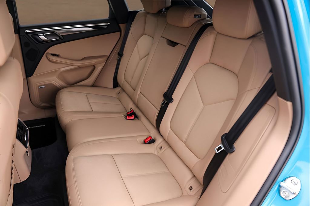 Used 2022 Porsche Macan image 25