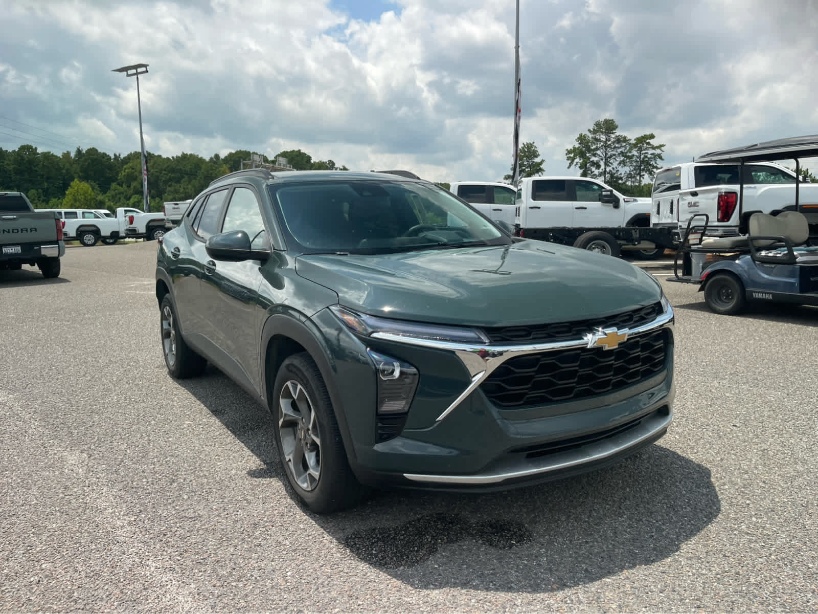 Used 2025 Chevrolet Trax LT FWD image 3