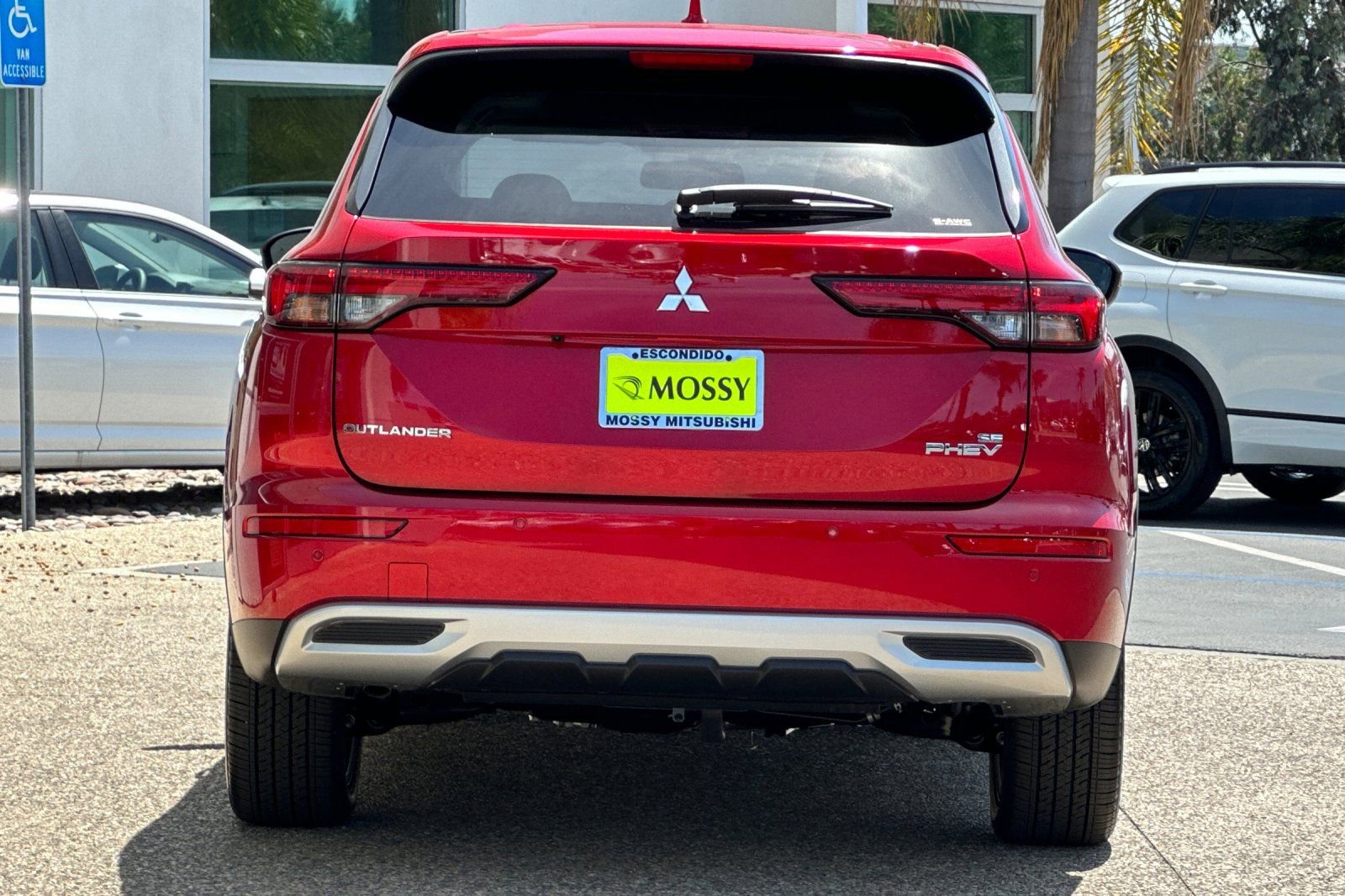 New 2025 Mitsubishi Outlander SE image 5