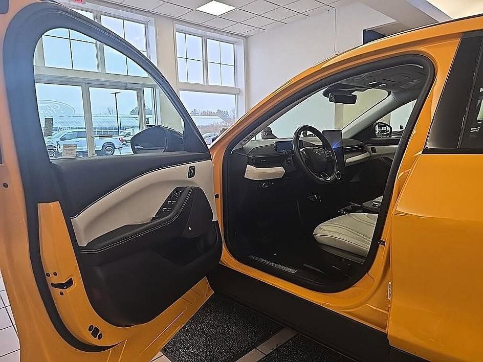 Used 2022 Ford Mustang Mach-E Premium image 11