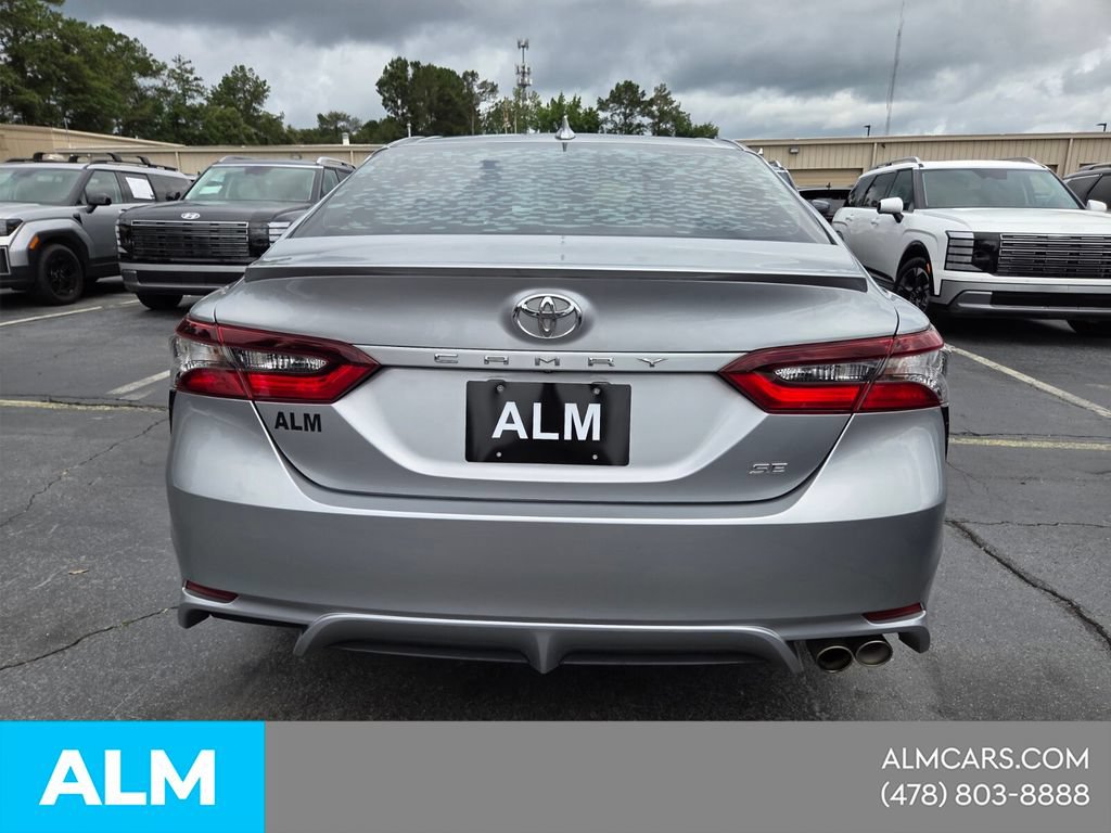 Used 2022 Toyota Camry SE w/ Convenience Package FWD image 10