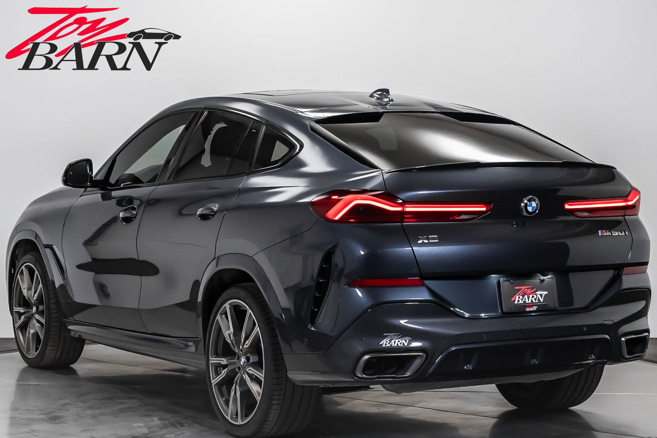 Used 2020 BMW X6 M50i w/ Executive Package image 3