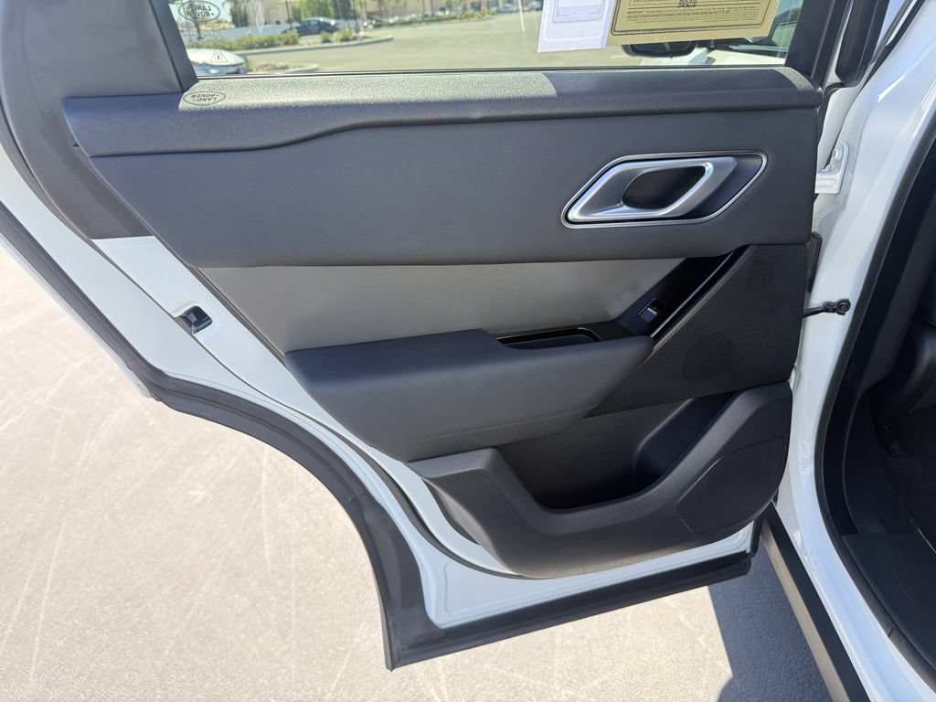 Used 2025 Land Rover Range Rover Velar Dynamic SE AWD/4WD image 12