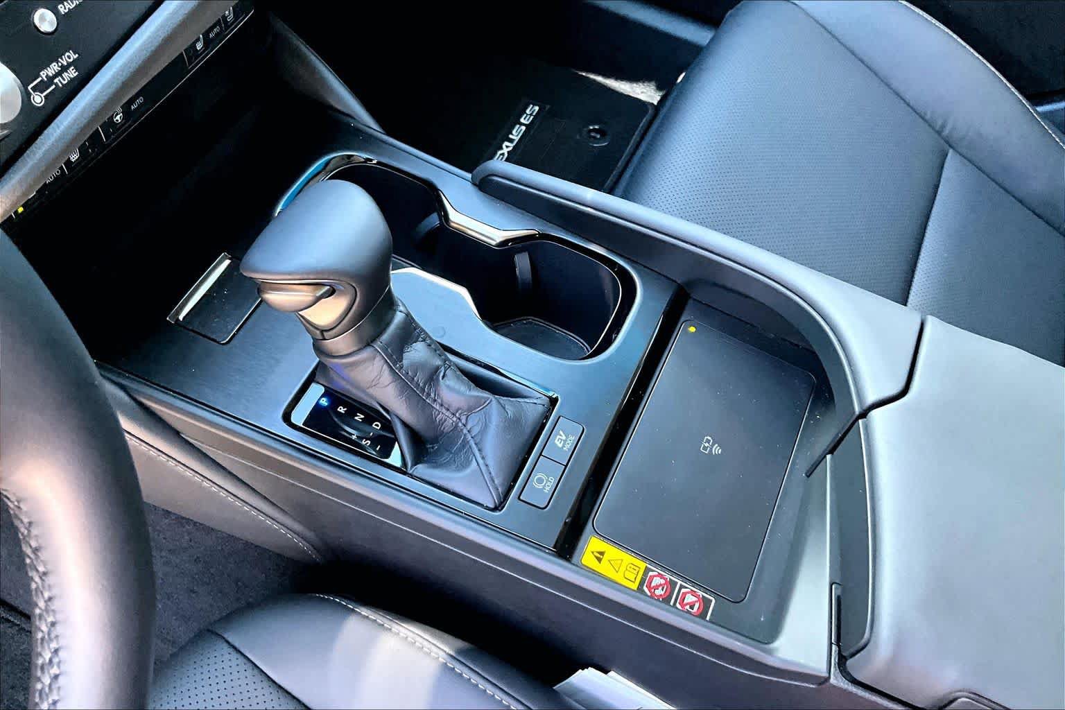 Used 2025 Lexus ES 300h w/ Premium Package FWD image 17