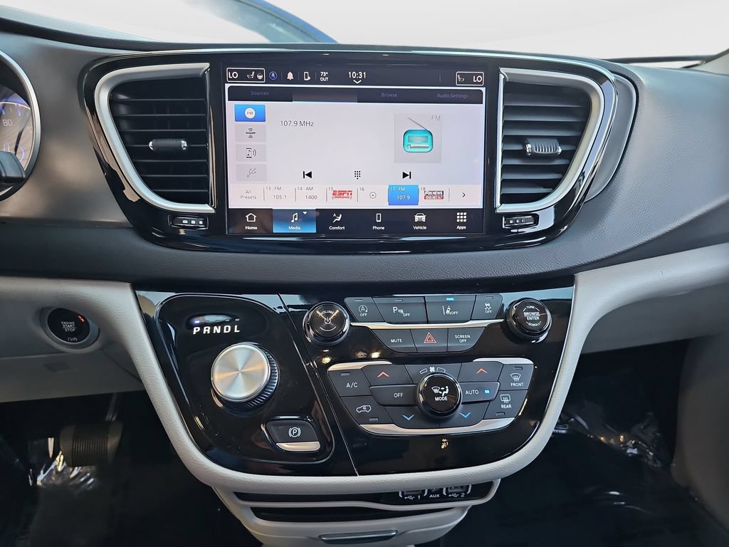 Used 2024 Chrysler Pacifica Touring-L FWD image 14