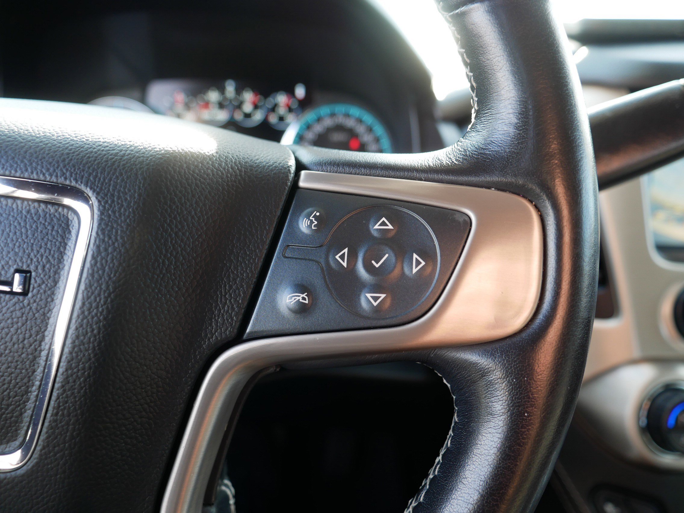 Used 2020 GMC Yukon Denali w/ Denali Premium Package image 29