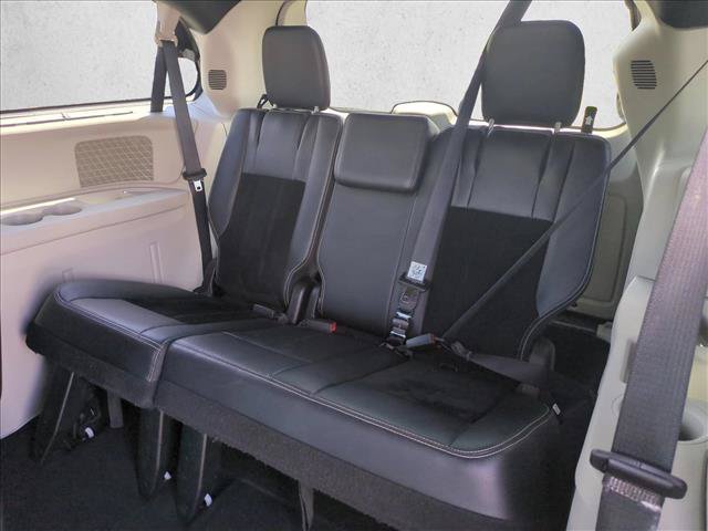 Used 2014 Dodge Grand Caravan SXT FWD image 18