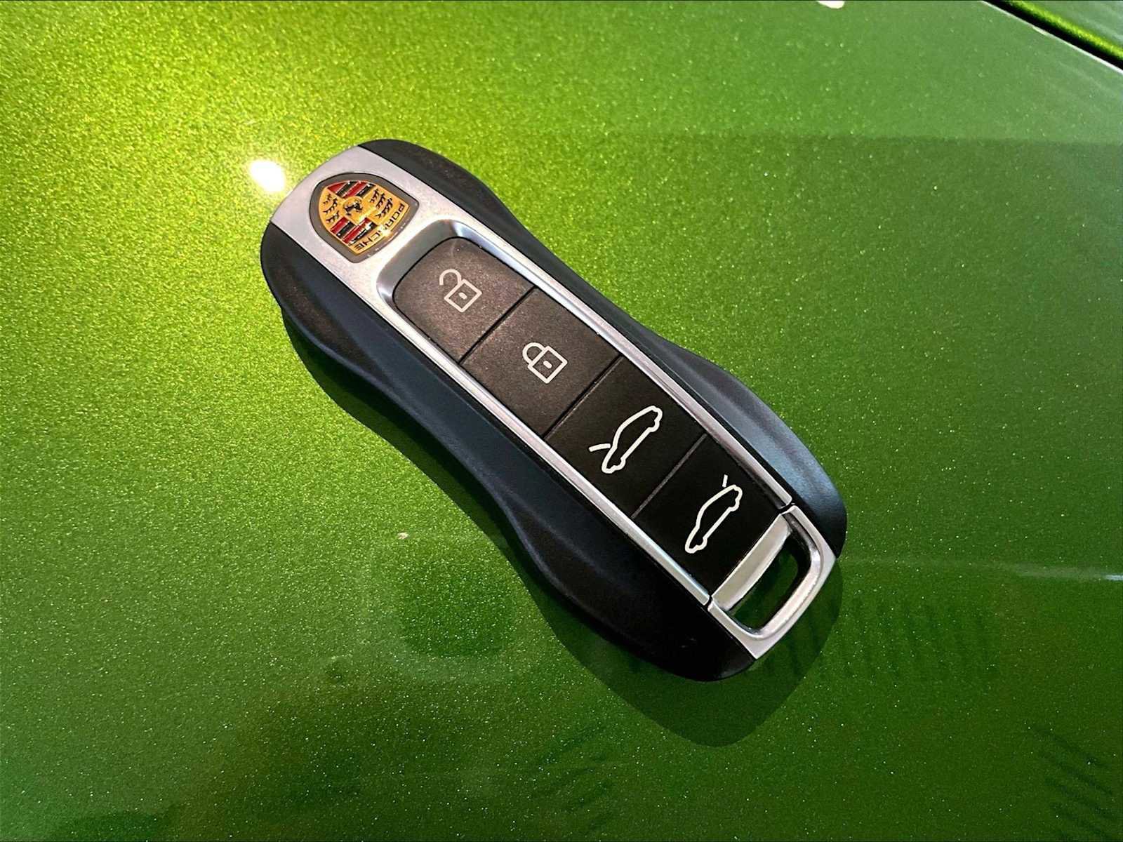 Used 2022 Porsche Taycan 4S image 35