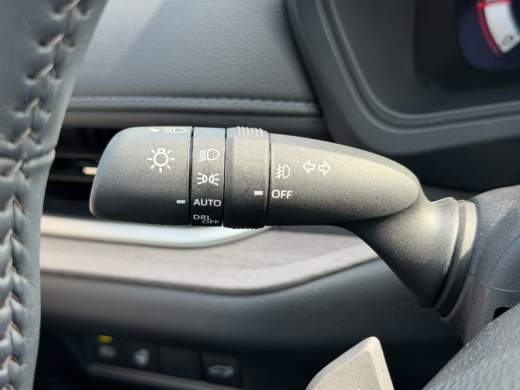 Used 2025 Toyota Grand Highlander AWD image 12