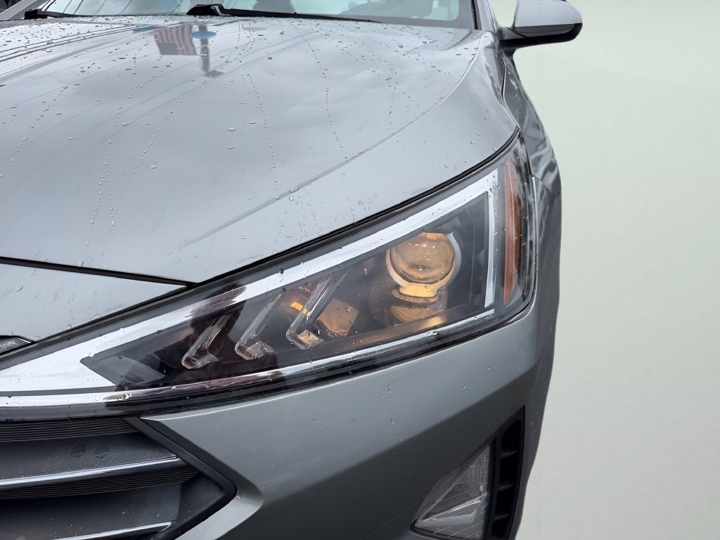 Used 2020 Hyundai Elantra SE FWD image 9