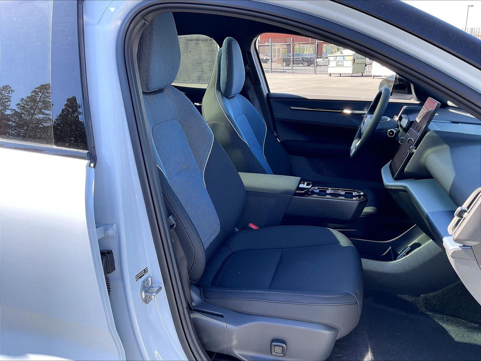 New 2026 Volvo EX30 Ultra w/ Protection Package Premier AWD/4WD image 31