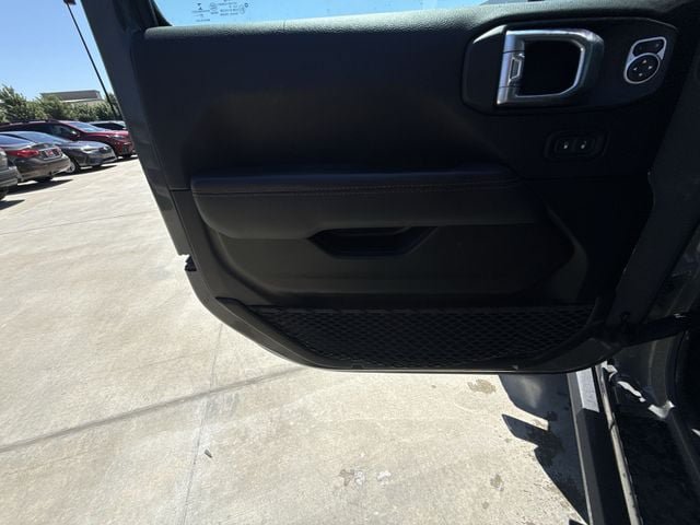 Used 2021 Jeep Gladiator Mojave w/ Dual Top Group AWD/4WD image 13