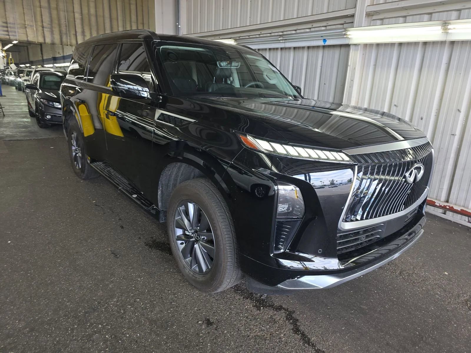 Used 2025 INFINITI QX80 Pure RWD image 3