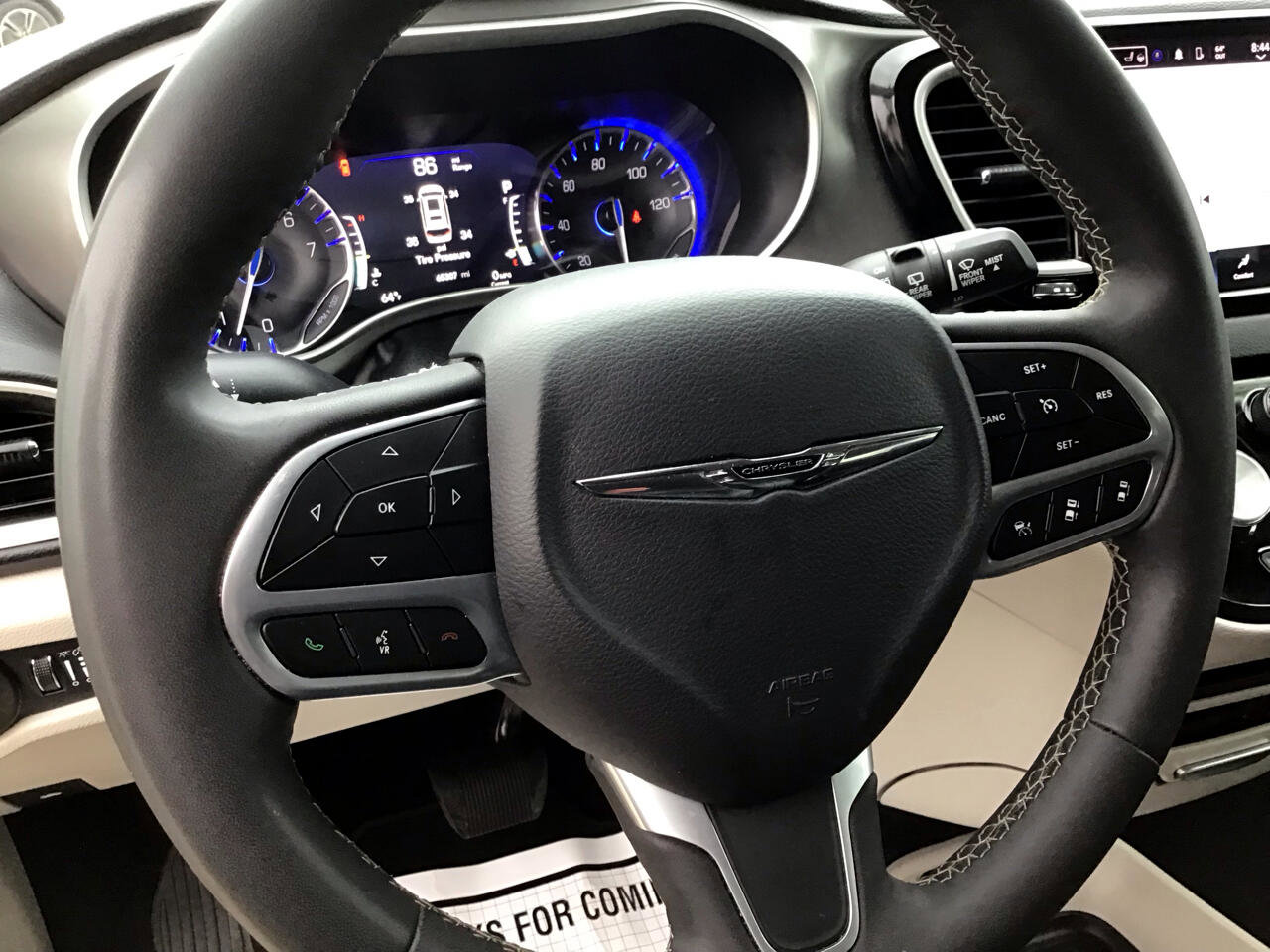 Used 2022 Chrysler Pacifica Touring-L image 12