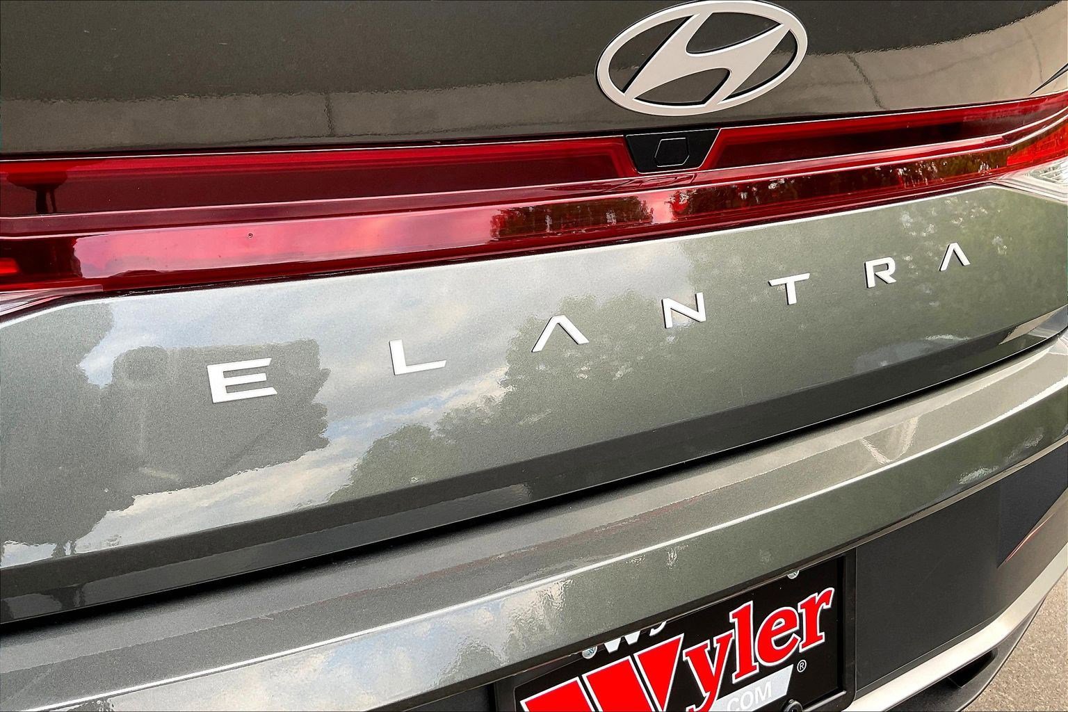 Used 2024 Hyundai Elantra SEL FWD image 23