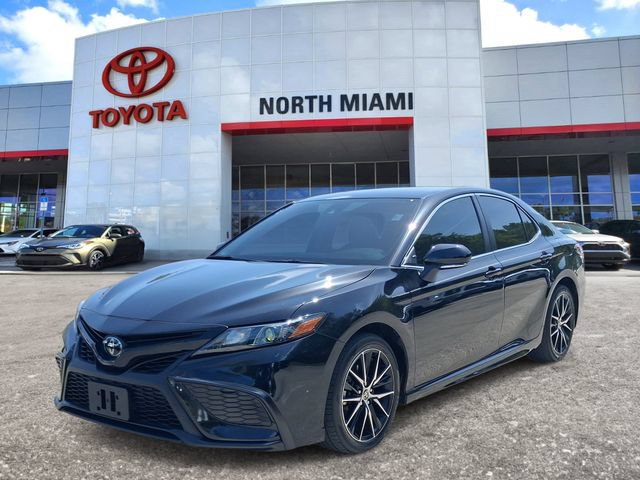 Used 2024 Toyota Camry SE FWD image 2
