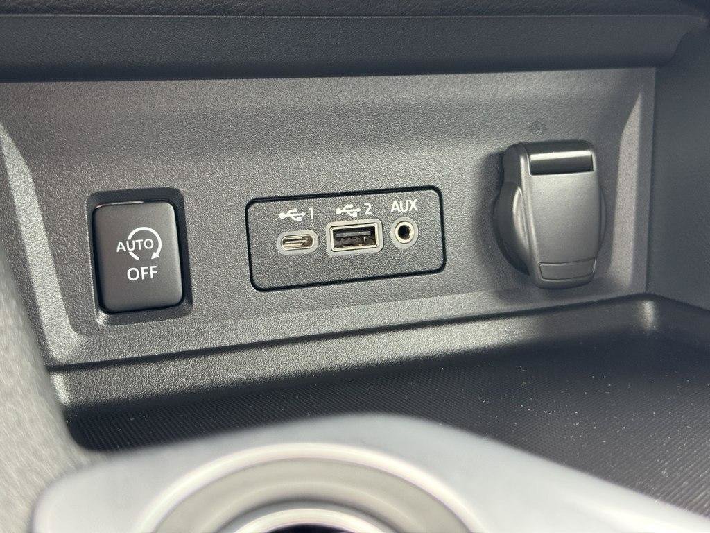 Used 2025 Nissan Sentra SV FWD image 18