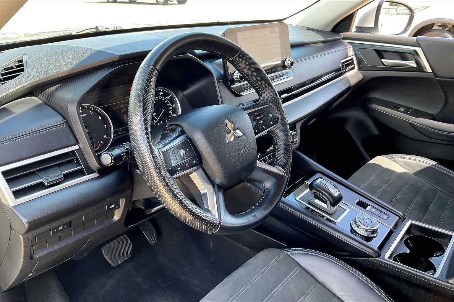 Used 2024 Mitsubishi Outlander SE FWD image 18