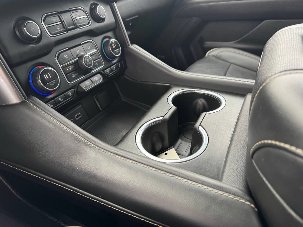 Used 2023 Chevrolet Suburban Premier image 30