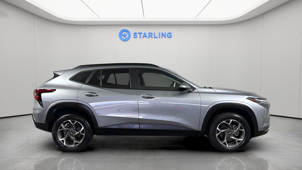 Certified 2024 Chevrolet Trax LT w/ LT Convenience Package image 11